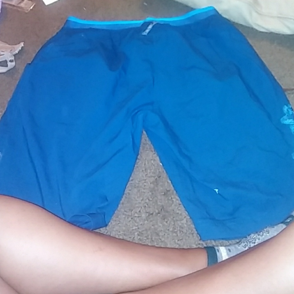 Shorts - Picture 2 of 3
